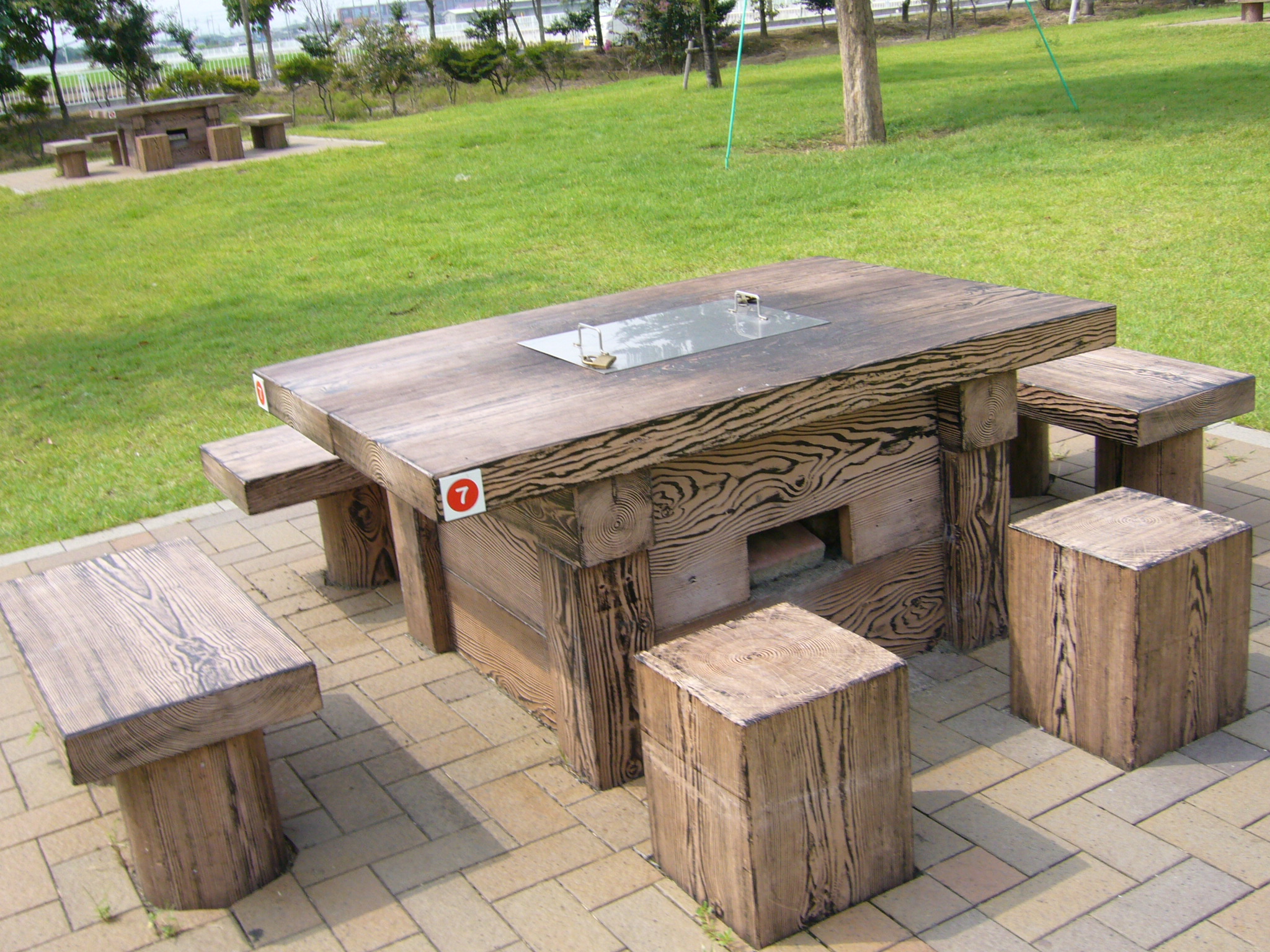 バーベキュー：テーブルタイプの炉 「庭語り」どっとこむ エクステリアショップの未来創造集団